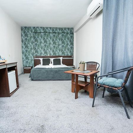 Family Hotel Central ชูเมน ภายนอก รูปภาพ