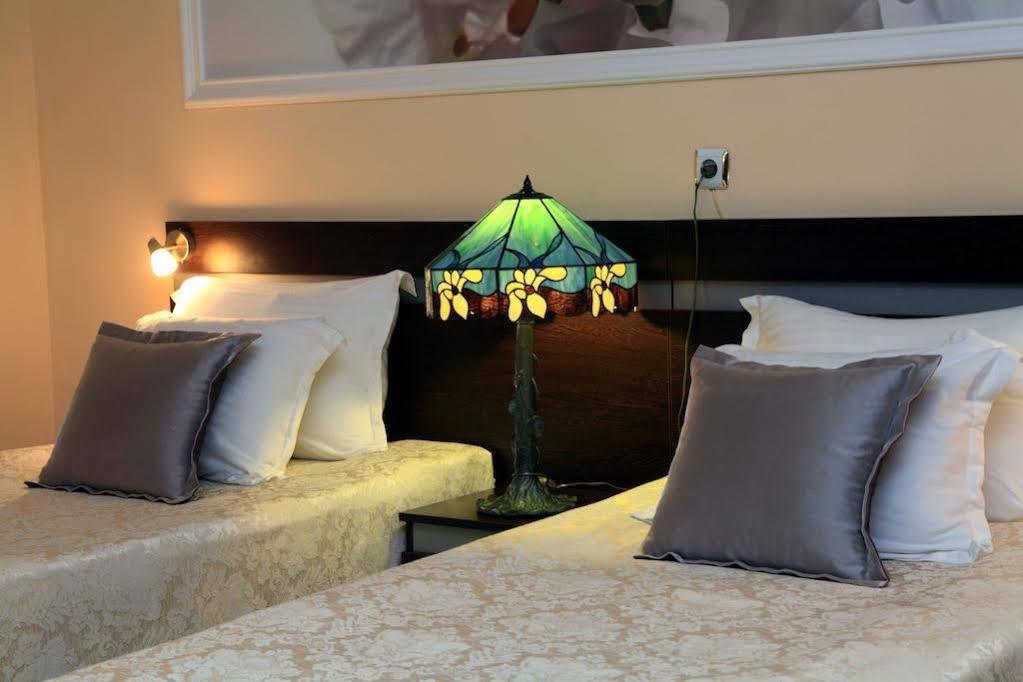 Family Hotel Central ชูเมน ภายนอก รูปภาพ