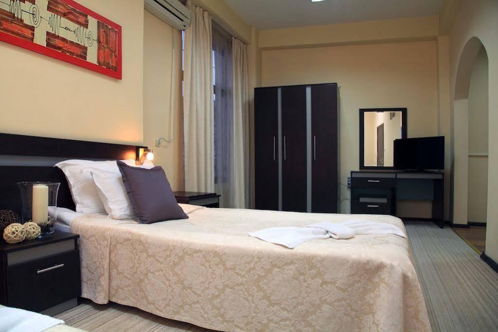 Family Hotel Central ชูเมน ภายนอก รูปภาพ