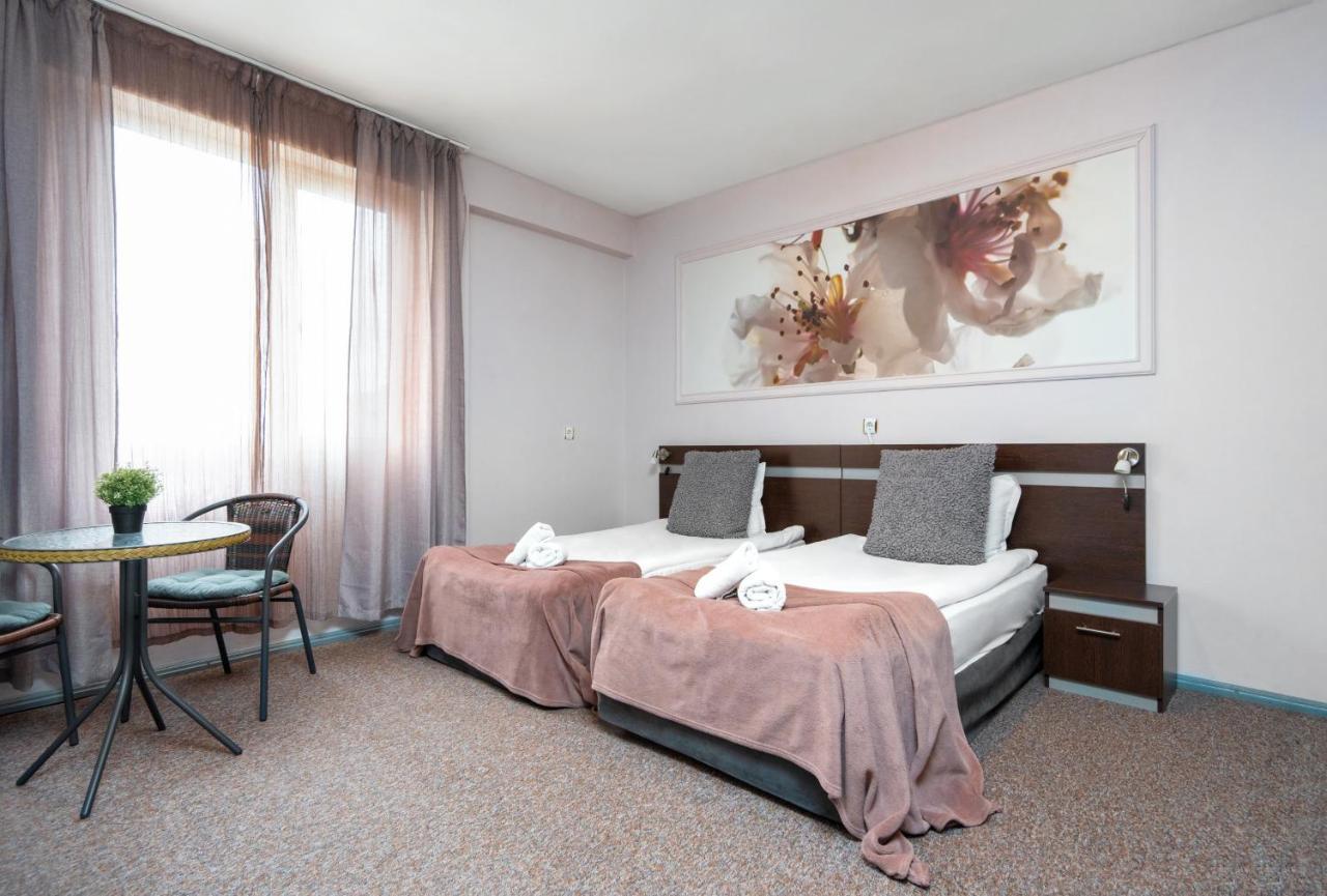 Family Hotel Central ชูเมน ภายนอก รูปภาพ
