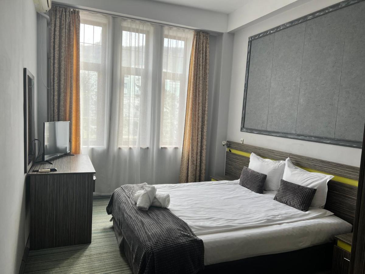 Family Hotel Central ชูเมน ภายนอก รูปภาพ
