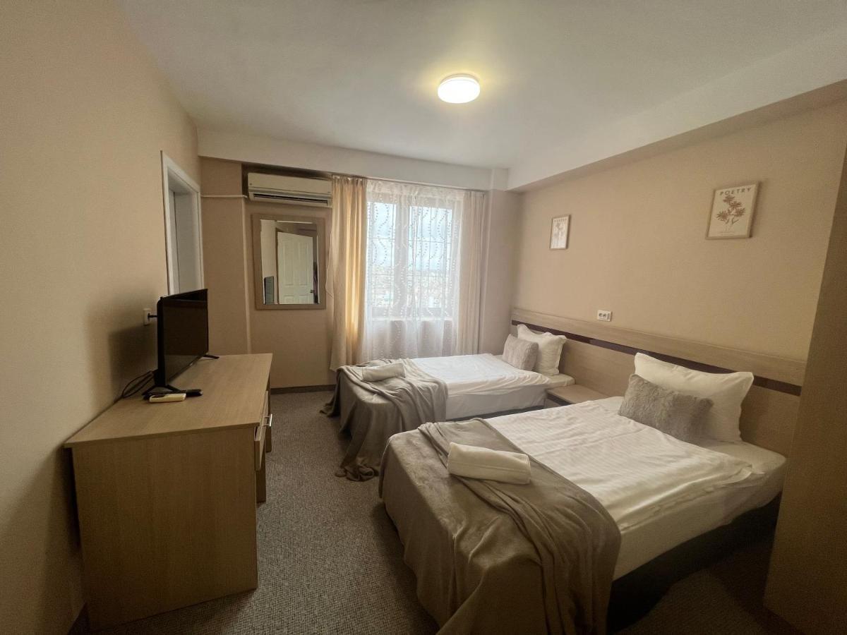 Family Hotel Central ชูเมน ภายนอก รูปภาพ