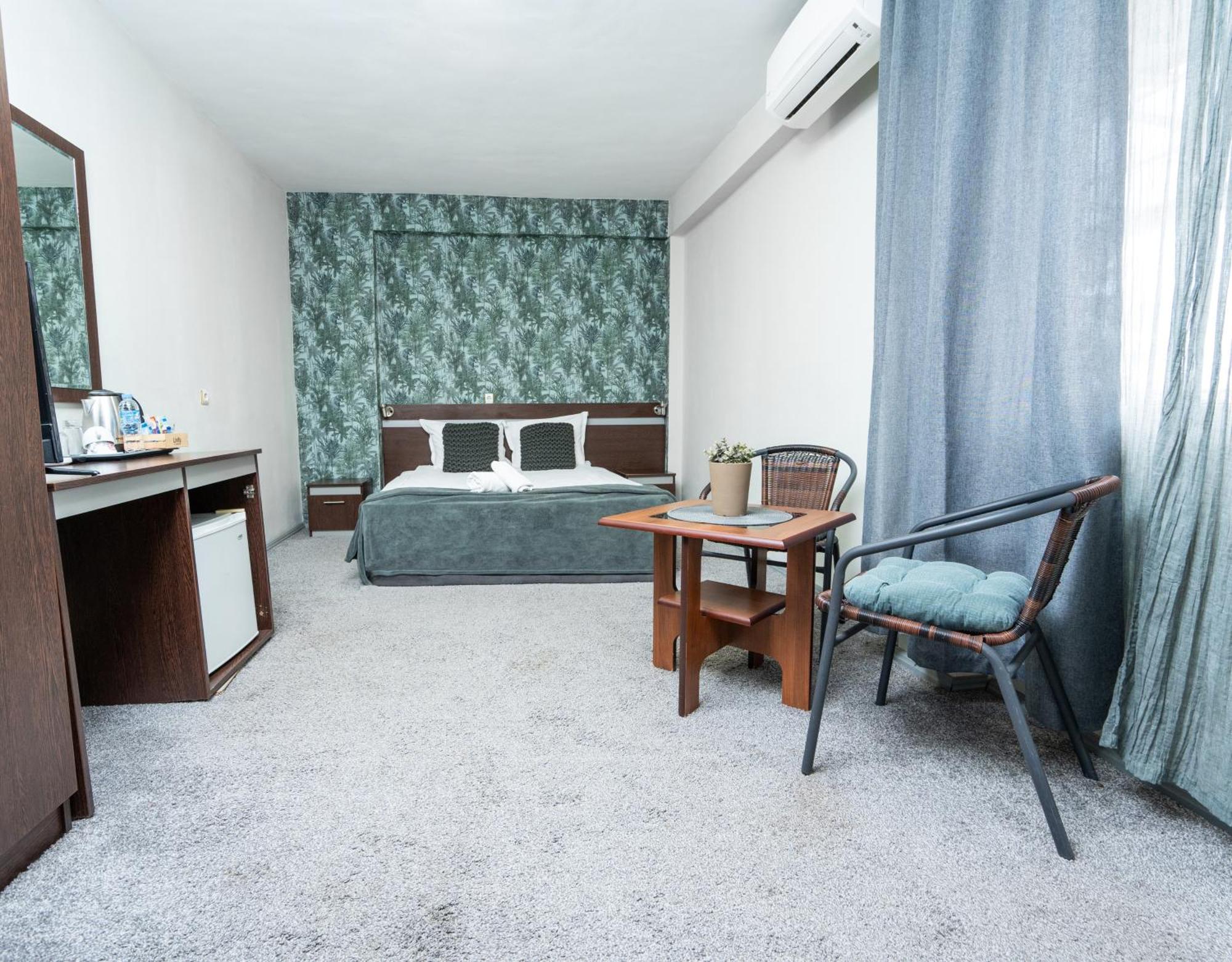 Family Hotel Central ชูเมน ภายนอก รูปภาพ